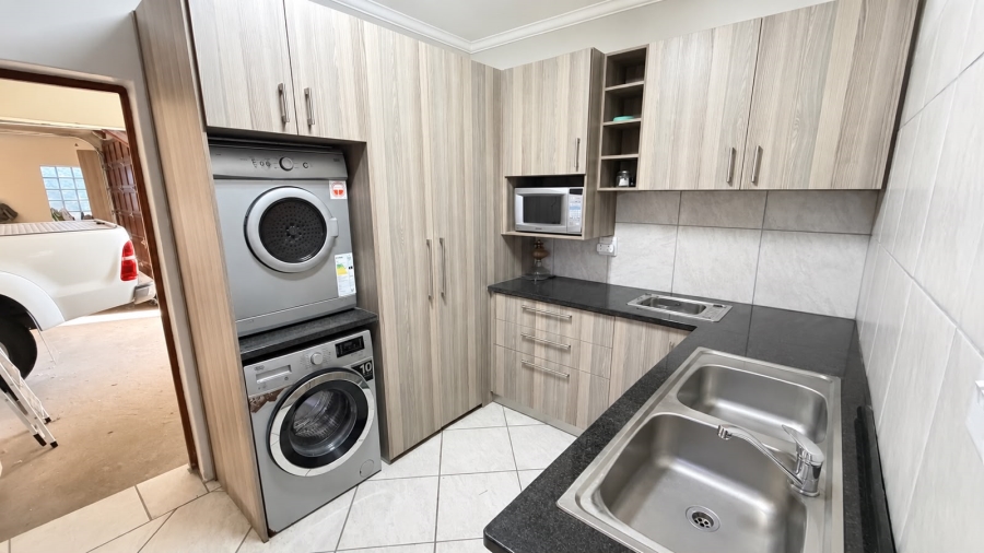 4 Bedroom Property for Sale in Hartenbos Heuwels Western Cape